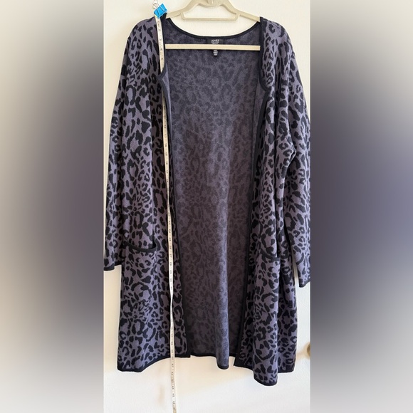 Jones New York Gray and Black cheetah print duster/ long sweater. - Picture 7 of 9